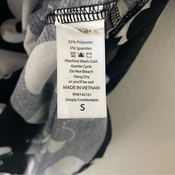 LuLaRoe Irma Disney Minnie Mouse Top Novelty Print Black White Sz S - Picture 6 of 7